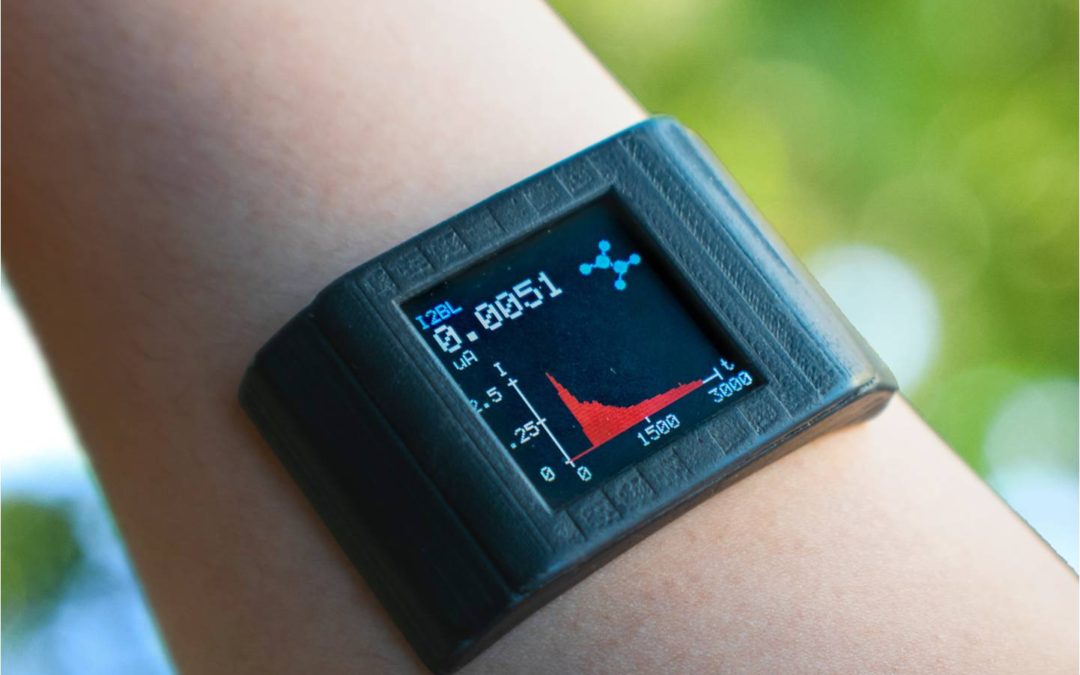 ⌚ Self-adhesive film turns smart watches into a medical laboratory