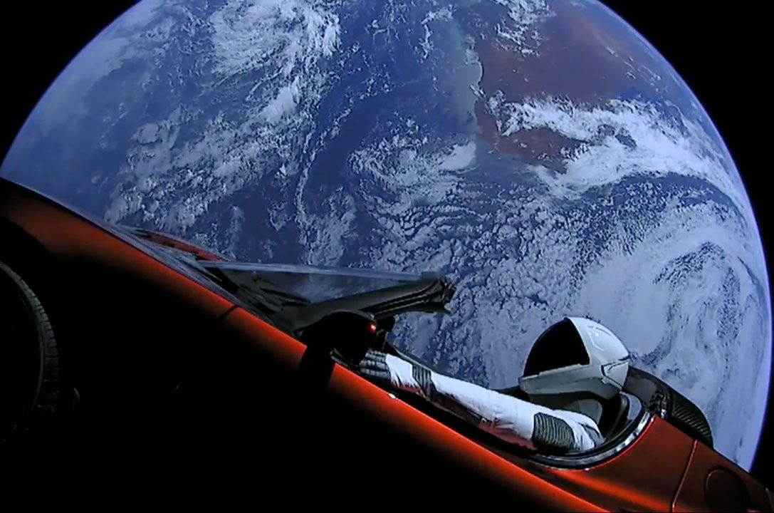 🚀🚗Elon Musk's Tesla Roadster - Starman - has reached Mars