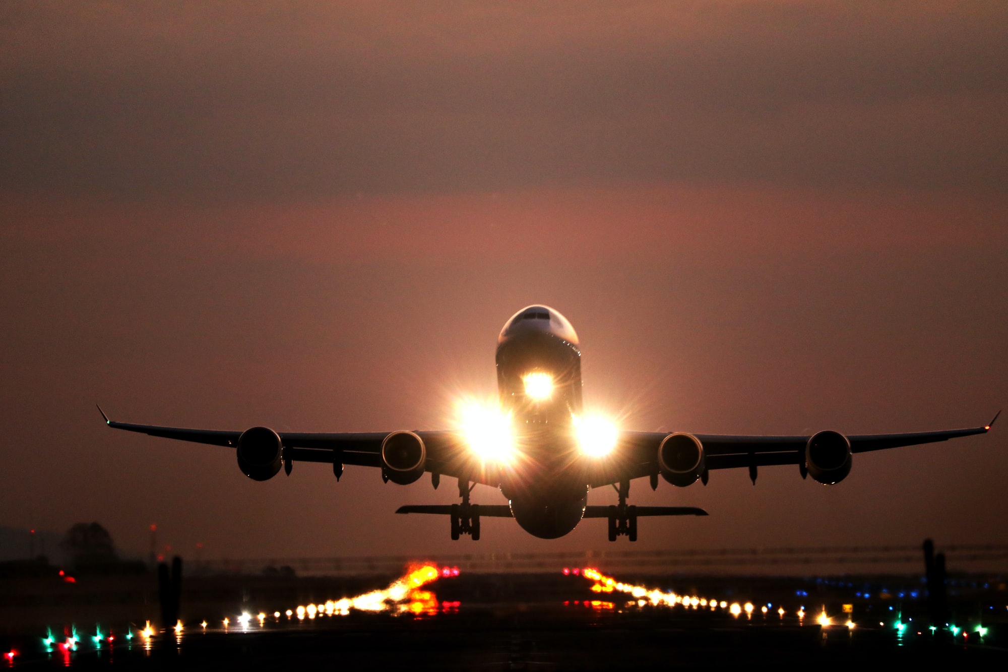 ✈ The sound of airplanes -from thunder to the rumbling of a hairdryer