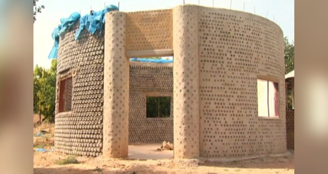 🏠 Houses in Nigeria are built from plastic bottles