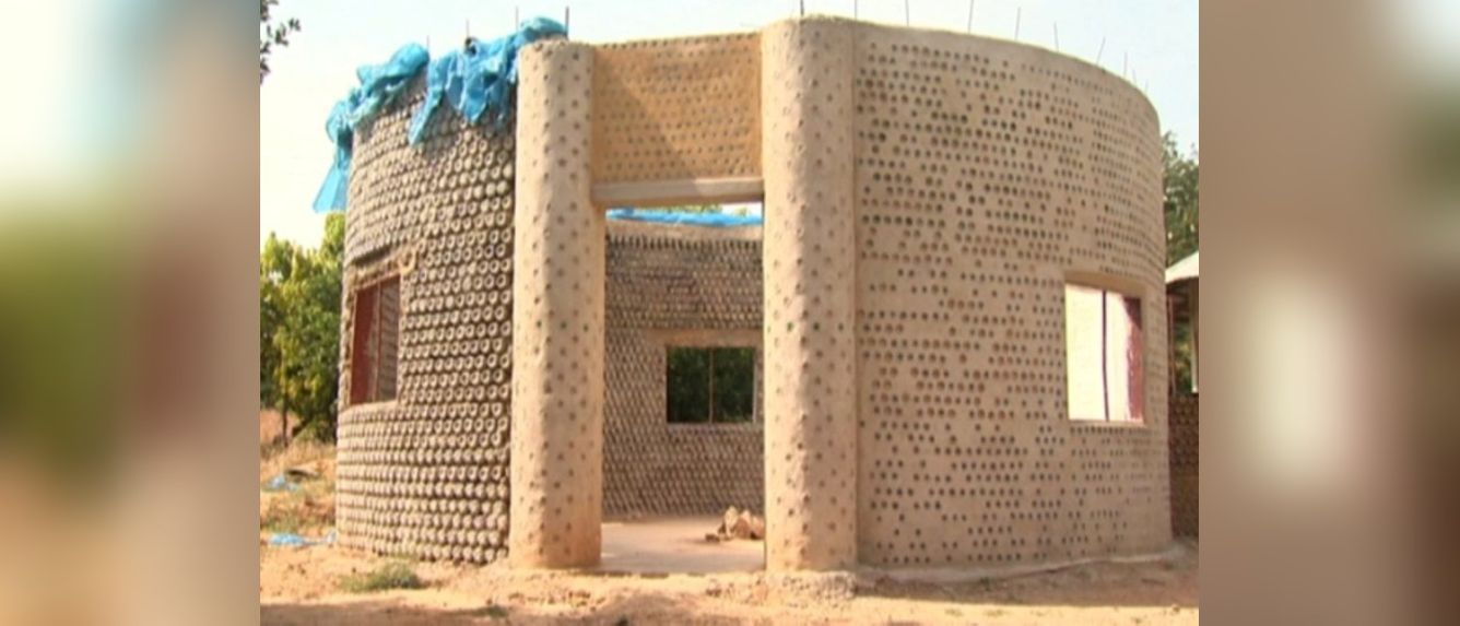 🏠 Houses in Nigeria are built from plastic bottles