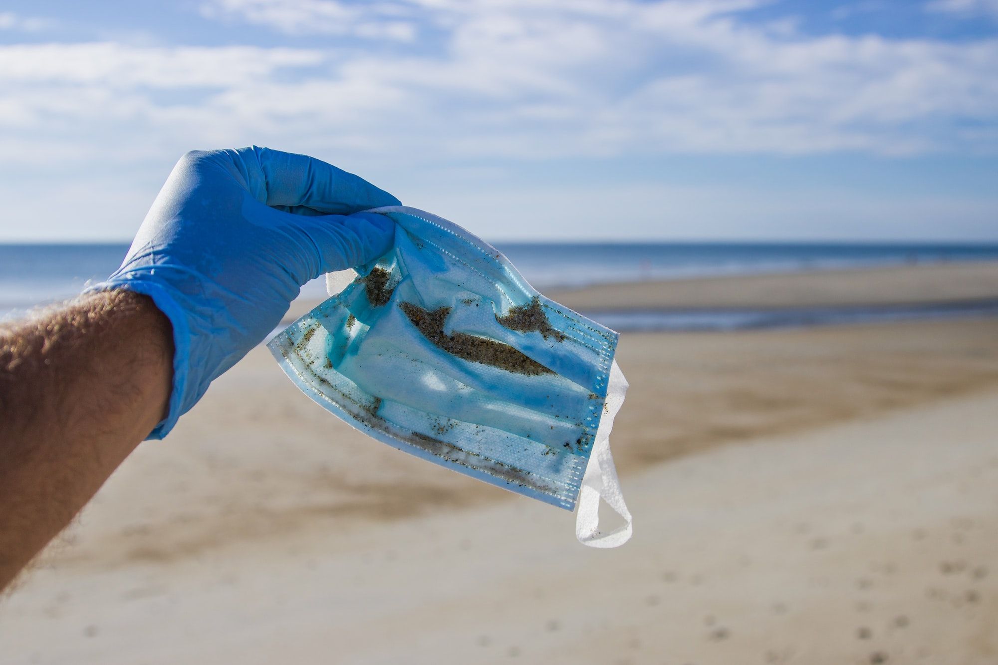 ♻️ Disposable masks are turned into litter-pickers