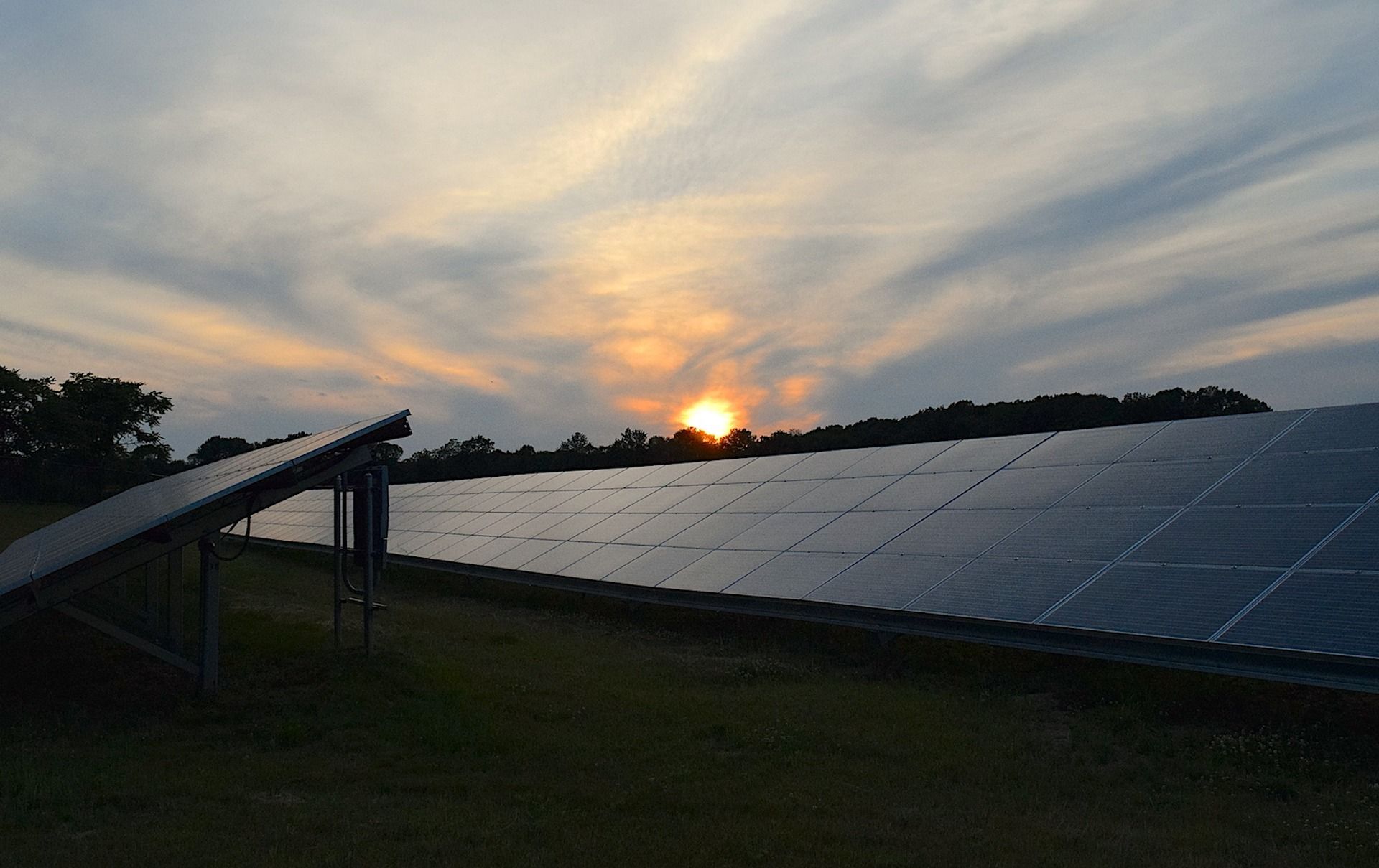 ☀ These solar panels provide electricity even at night