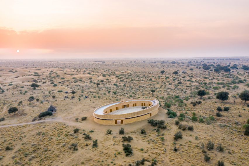 🏫 Beautiful eco-school protects students from harsh desert heat