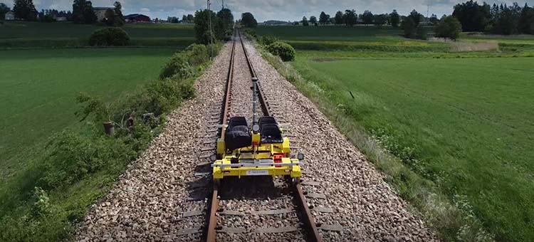 🚝 An automatic robot can give us better maintenance of the railway